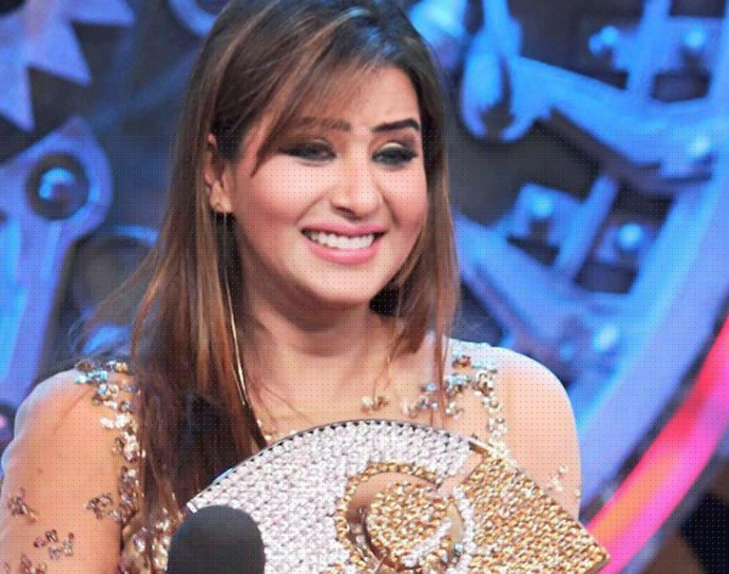 এ বছর বিগ বস ১১-র চ্যাম্পিয়ন হয়েছেন শিল্পা শিন্ডে। জনপ্রিয় ধারাবাহিক ‘ভাবিজি ঘর পর হ্যায়’ খ্যাত শিল্পা প্রাইজমানিতে পেয়েছেন ৪৪ লক্ষ টাকা।