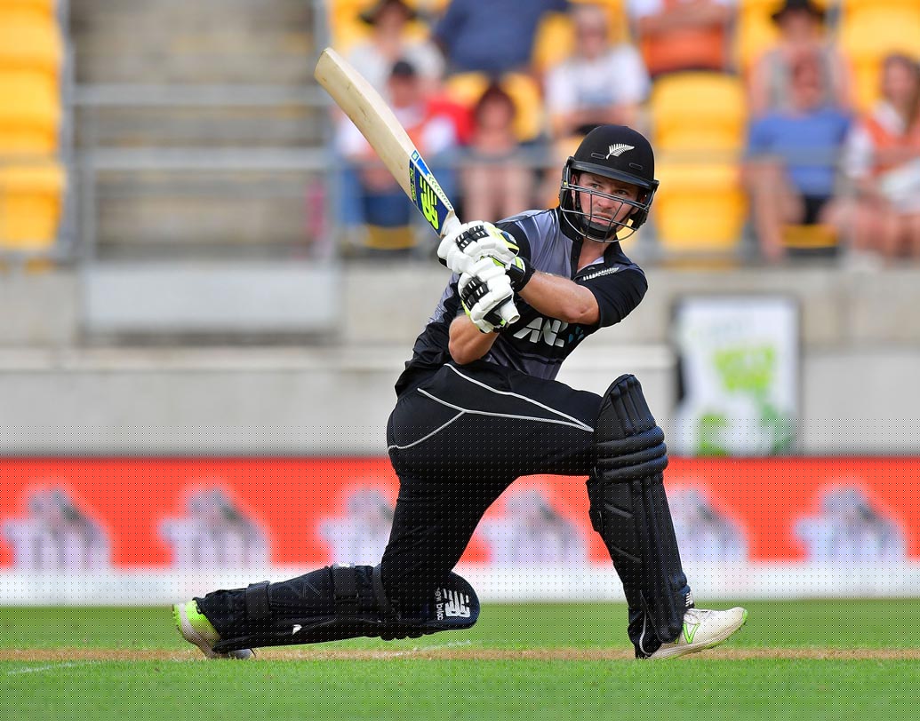 কলিন মনুরো: টি২০ ক্রিকেটের অন্যতম বিধ্বংসী ব্যাটসম্যান এই কিউই তারকা। আইসিসি টি২০ র‌্যাঙ্কিংয়ের এক নম্বরে আছেন মুনরো। এই বাঁ হাতি ব্যাটসম্যানের বেস প্রাইস ৫০ লক্ষ টাকা।