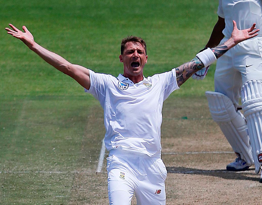 ডেল স্টেইন: চোটে জর্জরিত হলেও বল হাতে স্টেইন আগের মতোই ভয়ঙ্কর এখনও। যে কোনও ম্যাচের রং একার হাতে বদলে দেওয়ার ক্ষমতা আছে তাঁর। কিন্তু আসন্ন আইপিএল-এ স্টেইনের বেস প্রাইস ১ কোটি টাকা।