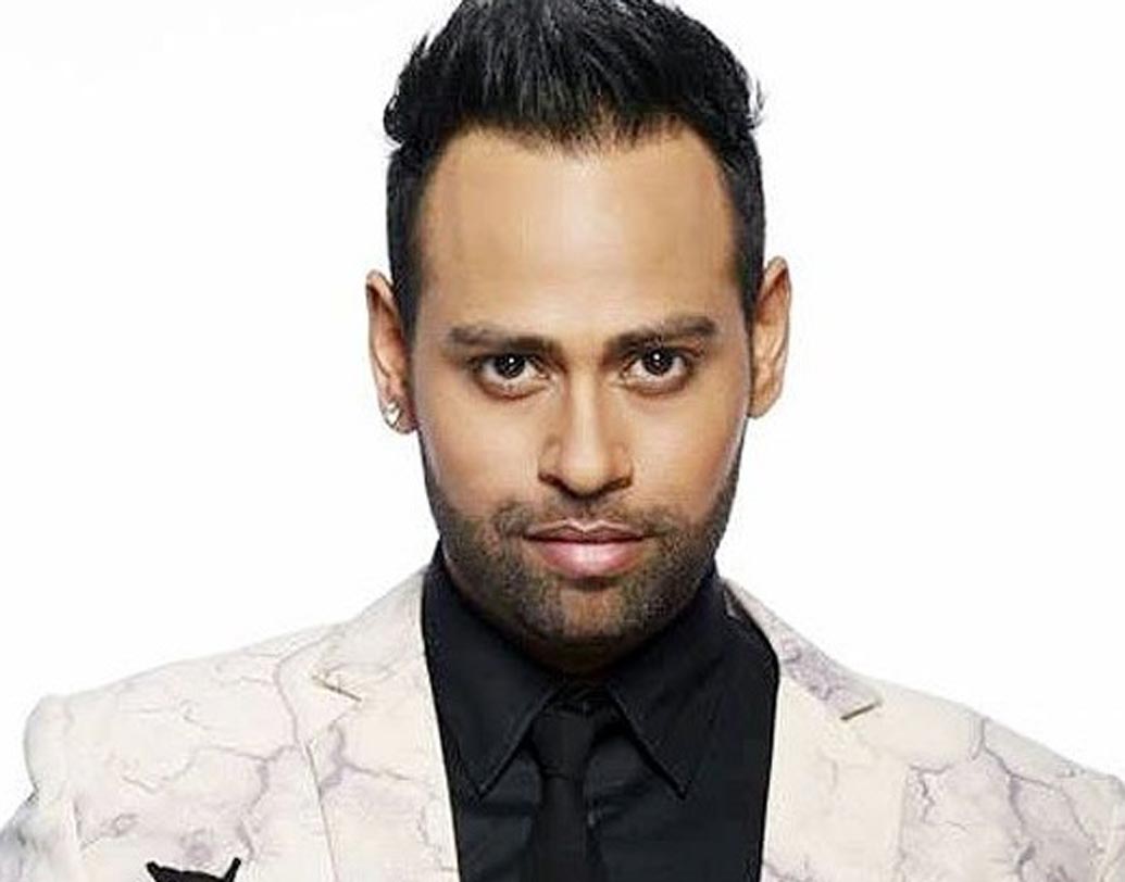 টেলিভিশনের জনপ্রিয় ভিডিও জকি ভিজে অ্যান্ডি। ‘বিগ বস সেভেন’-এ প্রতিযোগী ছিলেন তিনি। বিগ বসের ঘরে থাকাকালীন বহু বিতর্কের ঝড় তুলেছিলেন অ্যান্ডি। পরে একটি সাক্ষাত্কারে তিনি জানিয়েছিলেন, বিগ বস থেকে ফেরার পর প্রায় ১৬ কেজি ওজন কমে গিয়েছিল তাঁর।