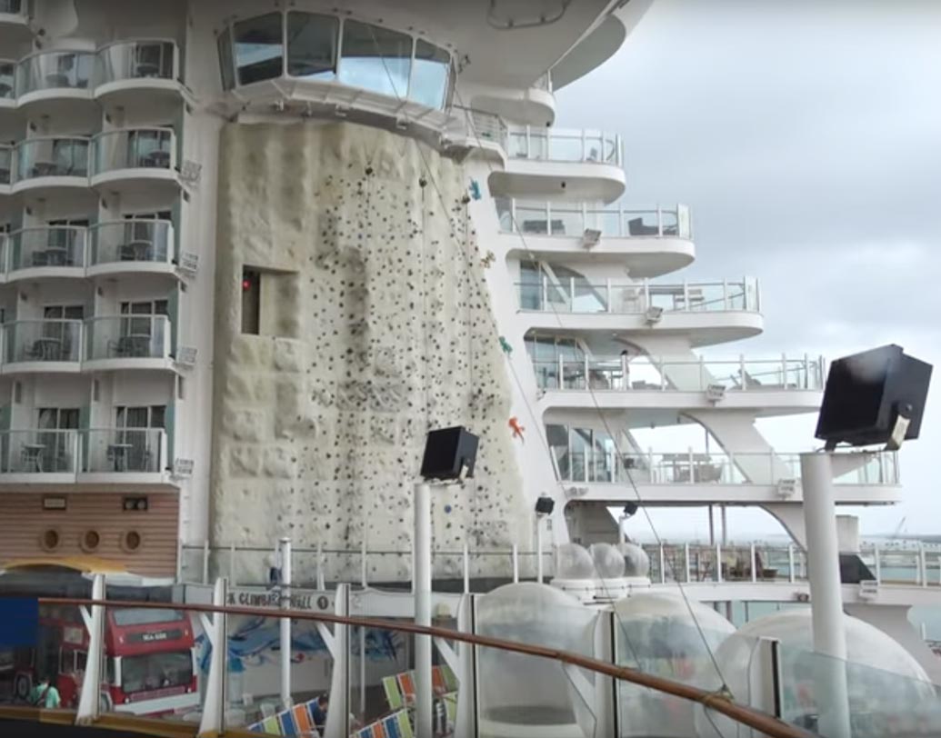 বিলাসবহুল এই জাহাজে উত্তর ক্যারিবিয়ান সাগরে মোট ৯ রাত, ৯ দিন ঘুরতে কেবিন ভাড়া লাগবে ১৪৫৮ মার্কিন ডলার বা প্রায় ৯৫ হাজার টাকা। আর সি ফেসিং স্যুটগুলির ভাড়া ৩২০০ মার্কিন ডলার বা প্রায় ২ লক্ষ ৮ হাজার টাকা। বুকিং করতে হবে অন্তত দু’ বছর আগে।