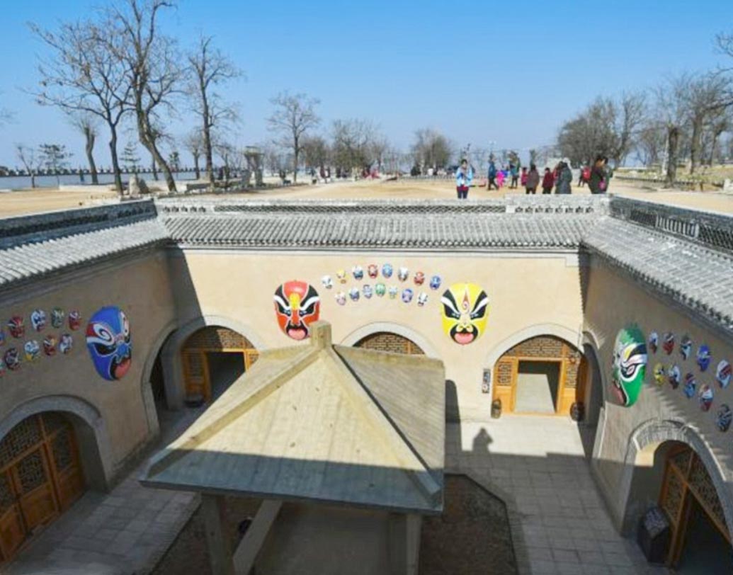 বর্তমানে এই ঘরগুলি পর্যটকদের জন্য় খুলে দেওয়া হয়েছে। ২১ ইউরো (প্রায় ১৬২১ টাকা) দিলেই এক মাসের জন্য ভাড়ায় মিলতে পারে এখানকার একটি ঘর। আর ৩২ হাজার ইউরোতে (প্রায় ২৫ লক্ষ টাকা) কিনেও নিতে পারেন এই ঘরগুলি।