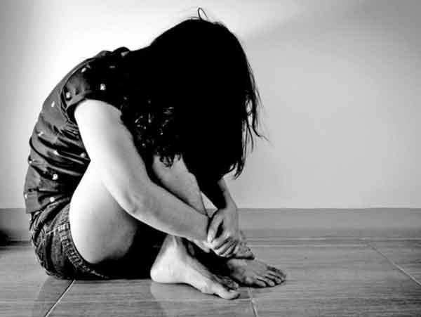 The girl gives secret confession to the magistrate