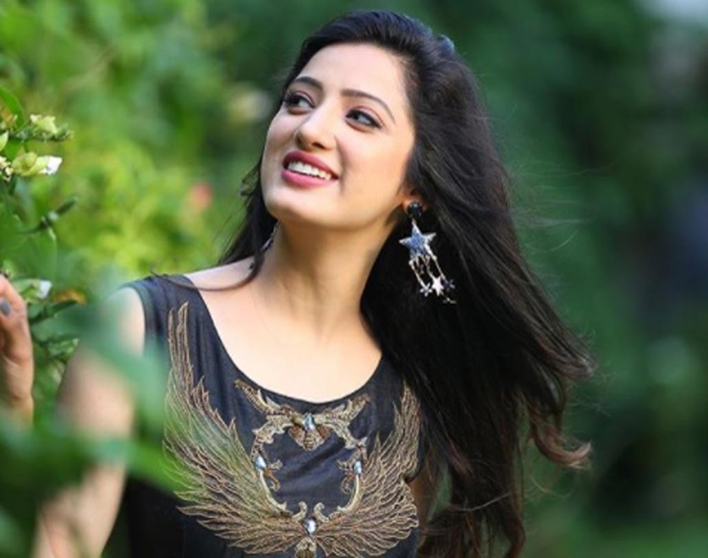 সোশ্যাল মিডিয়ায় যথেষ্ট অ্যাকটিভ রিচা। হামেশাই জীবনের নানা মুহূর্ত শেয়ার করেন ভক্তদের সঙ্গে। নেটিজেনদের কাছে রিচার ইনস্টা প্রোফাইলও বেশ জনপ্রিয়।