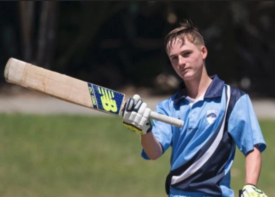 অস্টিন ওয়: অস্ট্রেলিয়ার অধিনায়ক ছিলেন স্টিভ ওয়। অস্টিন তাঁরই ছেলে। ব্যাটিং এবং একই সঙ্গে স্টিভের বোলিং দীর্ঘদিন অস্ট্রেলিয়ার ভার সামলেছে। স্টিভের ব্যাটন এখন অস্টিনের হাতে। তিনিও ভালই খেলছেন। সম্প্রতি অনূর্ধ্ব-১৯ আইসিসি বিশ্বকাপে অস্ট্রেলিয়ার প্রতিনিধিত্ব করছেন।