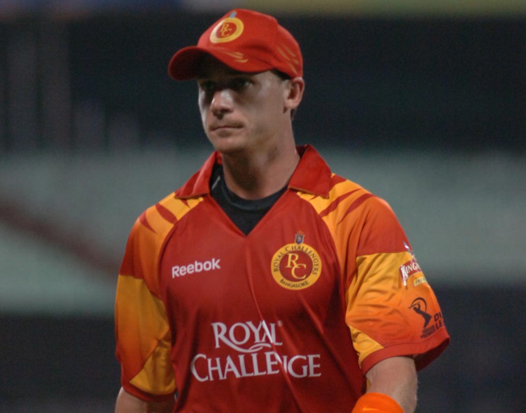 ডেল স্টেন: ২০০৮ থেকে ২০১৬  পর্যন্ত প্রতিটি আইপিএলেই  খেলেছেন ডেল স্টেন। মোট ৯০ ম্যাচে প্রোটিয়া স্পিডস্টারের উইকেট সংখ্যা ৯২। ইকনমি ৬.৭২। এই আইপিএল-এ দল পাননি স্টেনও।