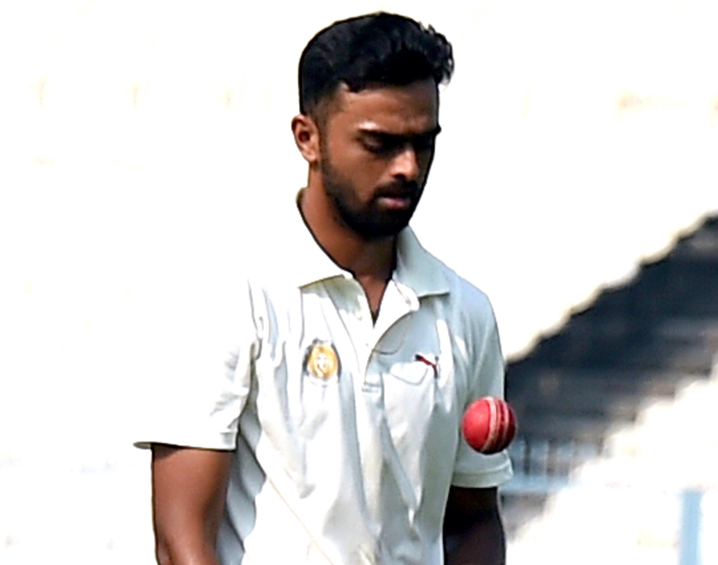 জয়দেব উনাদকট: স্টোকসের মতোই চড়া দর পেয়েছেন জয়দেব উনাদকট। ১১ কোটি ৫০ লক্ষ টাকায় এই বাঁহাতি পেসারকে দলে নিয়েছে রাজস্থান রয়্যালস।