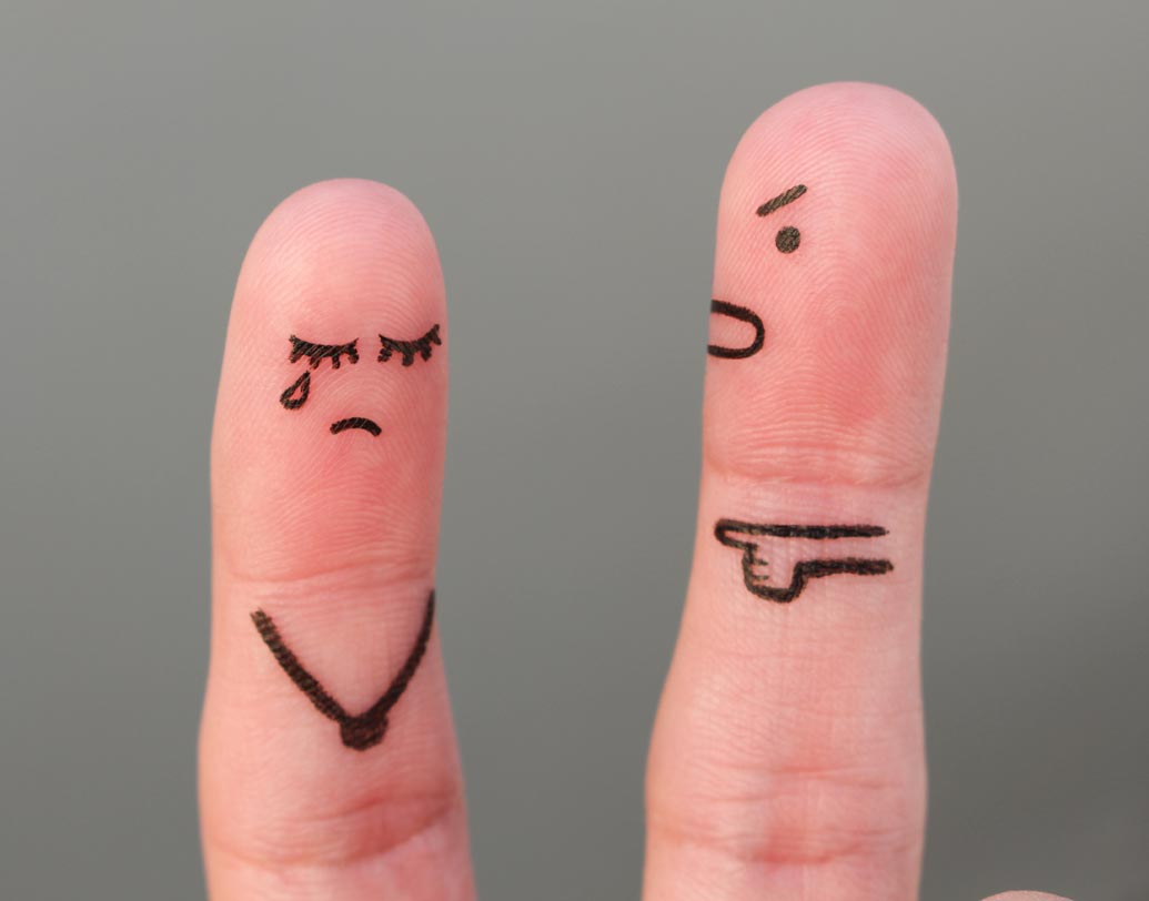 অনেক ক্ষেত্রে বিয়ের সময় পারিবারিক স্টেটাসে মিল দেখেই আমরা সিদ্ধান্ত নিয়ে ফেলি। মনের মিল রয়েছে কিনা সেই বিষয়ে গুরুত্ব দিই না। এই মনের মিল না থাকাই পরে বড় সমস্যা হয়ে দাঁড়ায়। ডেকে আনে পরকীয়ো সম্পর্ক।