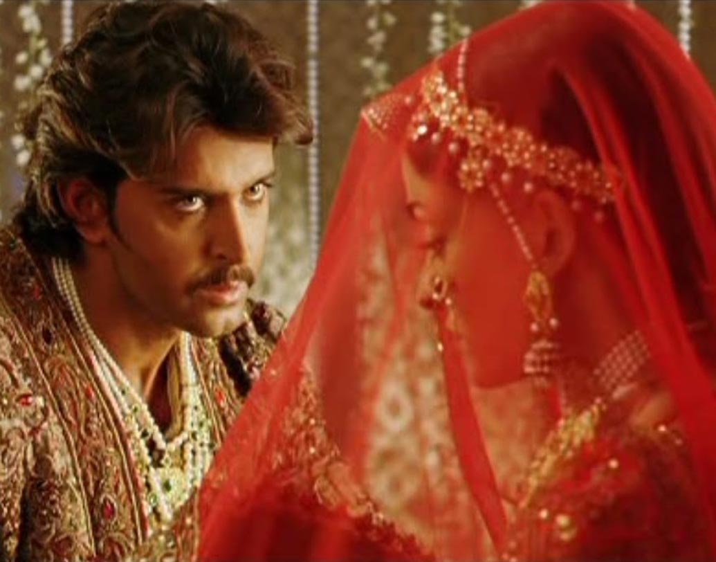 সারা জীবন এক সঙ্গে কাটাতে হলে একে অপরের গুরুত্ব সম্পর্কে স্পষ্ট ভাবে জানা ও সম্মান করা জরুরি। অধিকাংশ সময়ই দেখা দু’জনের জীবনের গুরুত্বের জায়গাগুলো আলাদা। ফলে নিজের মতো মানুষের সঙ্গে গড়ে উঠতে পারে বিবাহ বহির্ভূত সম্পর্ক।