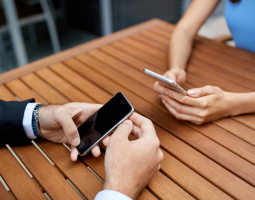 প্রতি দিনের জীবন অনেক সময়ই এরঘেয়ে হয়ে ওঠে। স্বামী বা স্ত্রীর সঙ্গে সম্পর্কের বাইরে শুধু মাত্র উত্তেজনা খুঁজতে বিবাহ বহির্ভূত সম্পর্কে জড়িয়ে পড়েন অনেকে।