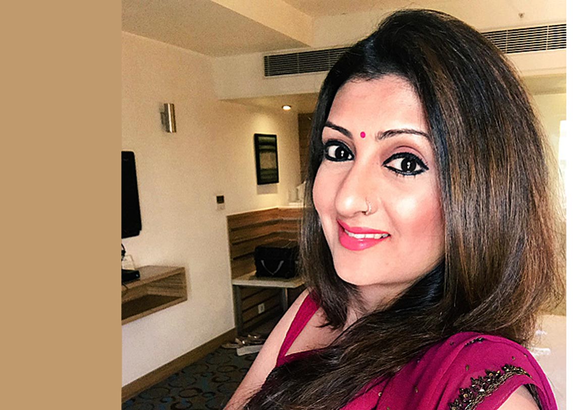 জুহি পরমার: ১৯৯৮ সাল থেকে অভিনয় করলেও ‘কুমকুম— এক পেয়ারা সা বন্ধন’-এ নামভূমিকায় অভিনয় করে সবচেয়ে বেশি জনপ্রিয়তা পেয়েছিলেন জুহি পরমার। তার পর কোনও ধারাবাহিকই তাঁকে ‘কুমকুম...’-এর মতো খ্যাতি দিতে পারেনি। ২০০২ থেকে ২০১২ সাল পর্যন্ত বেশ কিছু রিয়্যালিটি শোয়ে জুহি কখনও প্রতিযোগী, তো কখনও উপস্থাপকের ভূমিকা পালন করেছেন। তবে সেগুলো তেমন নজর কাড়েনি। অভিনেতা শচীন শ্রফকে বিয়ে করেন জুহি। মেয়ে সামাইরার জন্মের পর মারাত্মক ওজন বেড়ে গেলেও প্রায় ১৮ কিলো কমিয়ে জুহি ফিরেছিলেন অভিনয়ের টানে। শেষ তাঁকে দেখা গিয়েছে ‘সন্তোষী মা’, ‘শনি’ ধারাবাহিকে। জুহি ফের খবরে এসেছেন শচীনের সঙ্গে ডিভোর্সের কারণে।