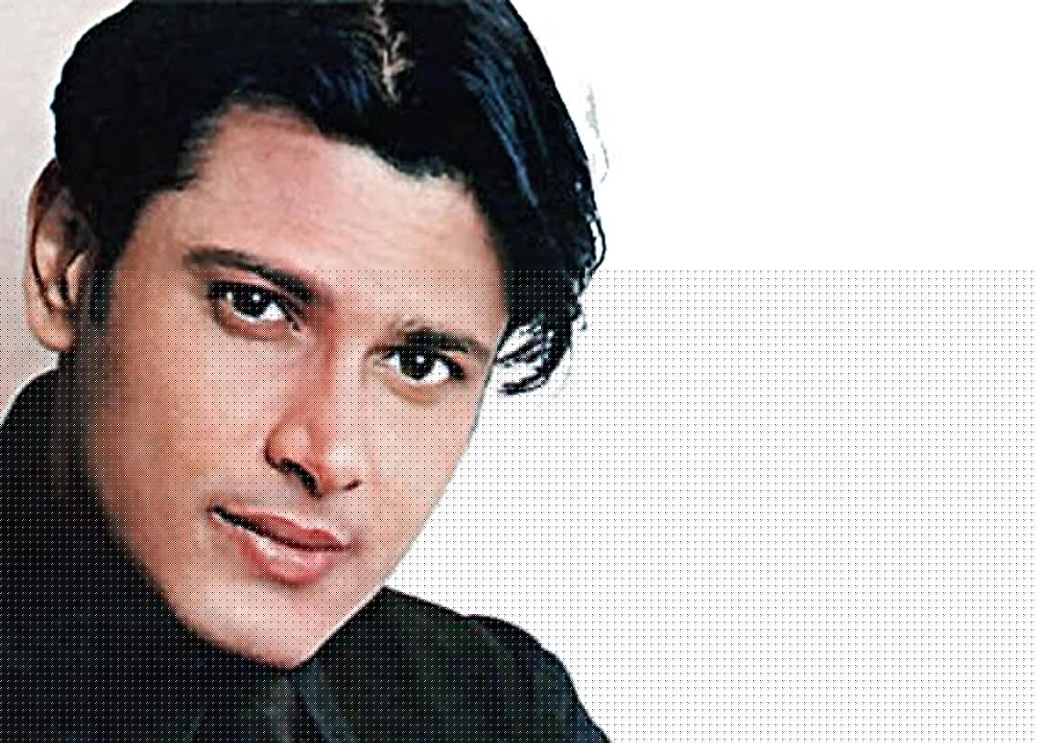 সেজান খান: ‘কসৌটি জিন্দেগি কে’র প্রেরণার পাশাপাশি দর্শক প্রেমে পড়েছিল অন্য মূল চরিত্র অনুরাগ বসুর। সেজান খানের পরিচিতি অনুরাগের মাধ্যমে হলেও তিনি অভিনয় শুরু করেন ১৯৯৭ সাল নাগাদ। সকলেই যখন সেজানের প্রায় ‘অদৃশ্য’ হয়ে যাওয়ার কথা আলোচনা করছেন, তখন অভিনেতা নিজেই জানান তাঁর ব্যস্ততা নিয়ে। সেজানকে হিন্দি জনপ্রিয় ধারাবাহিকে সে ভাবে আর দেখতে না পাওয়া গেলেও অভিনয় করেছেন বেশ কয়েকটি পাকিস্তানি টিভি সিরিজে।