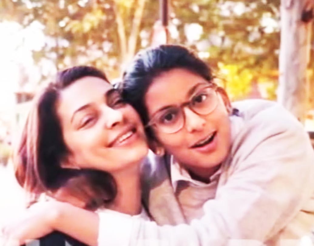 বিজনেস টাইকুন জয় মেটাকে বিয়ে করেন জুহি চাওলা। ২০০১ সালে জন্ম হয় তাঁদের একমাত্র কন্যা জাহ্নবীর। ২০০৩ সালে তাঁদের পুত্র সন্তান অর্জুনের জন্ম।