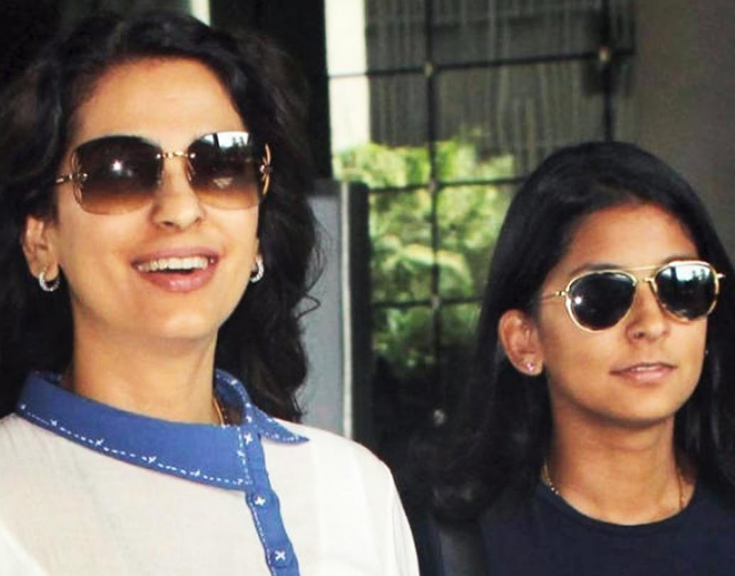 সংবাদ মাধ্যমকে দেওয়া একটি সাক্ষাতকারে জুহি বলেছিলেন,“জাহ্নবী বড় হয়ে একজন লেখিকা হতে চায়। সেই কারণেই ওর বলিউডের প্রতি খুব একটা ঝোঁক নেই।” আর তাই সুহানাদের বলিউডের বিভিন্ন অনুষ্ঠানে দেখা গেলেও জুহি কন্যা জাহ্নবীর দেখা মেলে না।