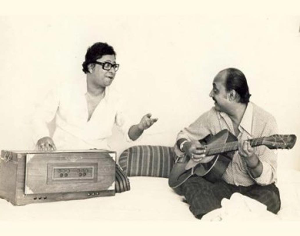 স্বপ্নেও মিউজিক: জেগে তো বটেই, এমনকী ঘুমের মধ্যেও তাঁর মাথায় ঘুরত সুর। এক বার রাহুল নিজেই বলেছিলেন, ‘হরে রাম হরে কৃষ্ণ’ ছবির ‘কাঞ্চা রে কাঞ্চা রে…’ গানটি নাকি তিনি পুরোটাই স্বপ্নে বেঁধেছিলেন। একবার রেকর্ডিং স্টুডিওর লবিতে দাঁড়িয়ে সাংবাদিক চৈতন্য পাড়ুকোনকে সাক্ষাত্কার দিচ্ছিলেন। চৈতন্য পরে জানিয়েছিলেন, সে দিন মাঝপথে উঠে যান রাহুল। মিউজিক অ্যারেঞ্জার বাবলু চক্রবর্তীকে বলে আসেন, ‘এখানে ওই মিউজিকটা রাখো, আর এখানে সাইলেন্স’। ফিরে এসে অর্ধসমাপ্ত বাক্যটা নাকি শেষ করেছিলেন রাহুল।