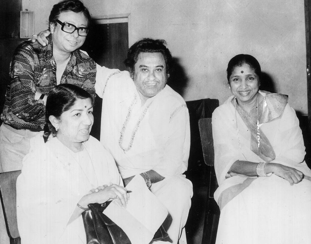 টিম মেম্বার রাহুল: একই মিউজিশিয়ানদের নিয়ে কাজ করতে পছন্দ করতেন রাহুল দেব বর্মণ। সে কারণেই তাঁর নিজস্ব টিম ছিল। প্রায় ৪৬ জন সদস্যের সেই দলে ছিলেন দিকপাল বাজনদাররা।