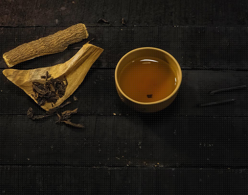 অশ্বগন্ধা চা: অশ্বগন্ধা স্ট্রেস কমাতে সাহায্য করে। স্ট্রেস বাড়লে শরীরে কর্টিসল হরমোনের ক্ষরণ বাড়ে। যার ফলে শরীরের কোষে মেদ সঞ্চিত হয়। অশ্বগন্ধা স্ট্রেস কমিয়ে মেদ জমতে বাধা দেয়।