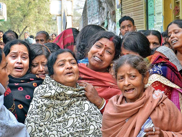 হাহাকার: মিত্রপুর গ্রামে। ছবি: সব্যসাচী ইসলাম