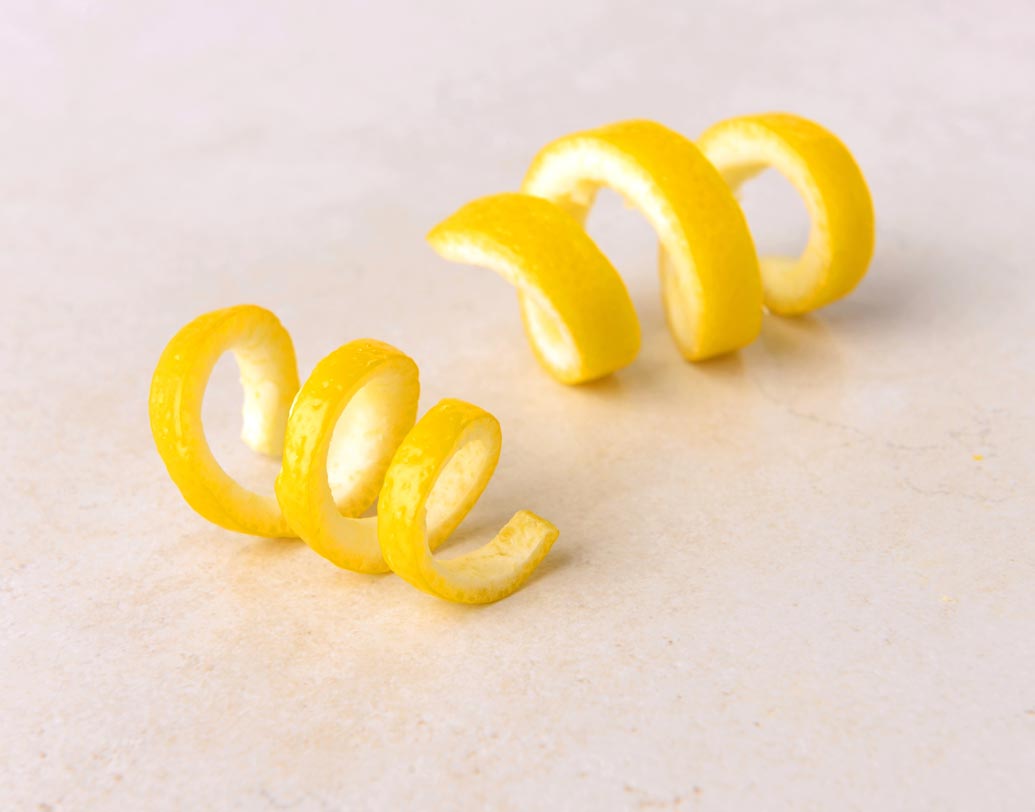 মশা: লেবুর খোসা মশা তাড়াতে দারুণ উপকারি। দরজা ও জানলার কাছে লেবুর খোসা ফেলে রাখুন। মশা আসবে না।