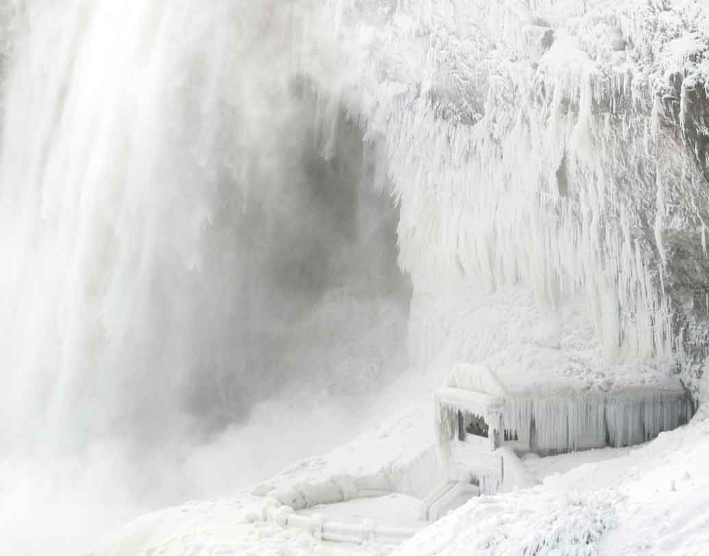 কানাডার কোথাও তো তাপমাত্রা নেমে গিয়েছে দক্ষিণ মেরুর তাপমাত্রার কাছাকাছি। ছবি: এএফপি।