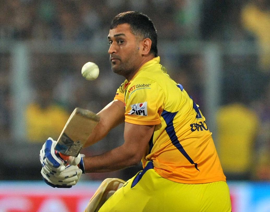 মহেন্দ্র সিংহ ধোনি: আইপিএলের অন্যতম সফল অধিনায়ক ধোনিকে ১৫ কোটি টাকার বিনিময় ধরে রাখল চেন্নাই সুপার কিঙ্গস।