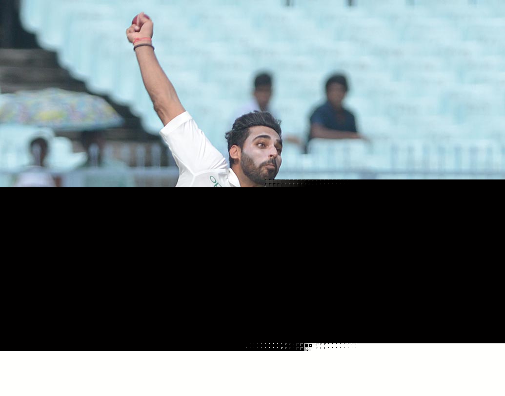 ভুবনেশ্বর কুমার: ৮.৫ কোটি টাকার বিনিময় ভুবিকে ধরে রাখল সানরাইজার্স হায়দরাবাদ।