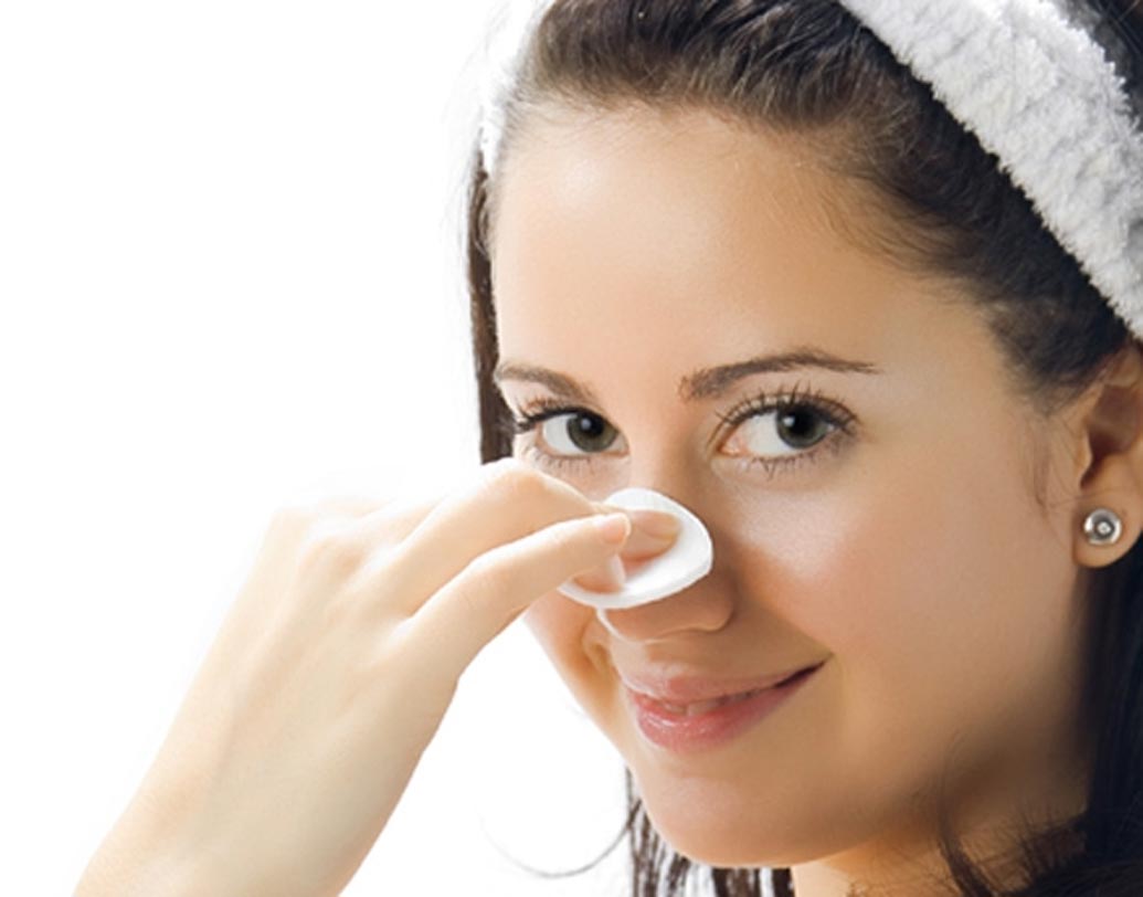 অতিরিক্ত স্ট্রেসের ফলে ত্বকে অ্যান্ড্রোজেন হরমোন ক্ষরণ হয়। যার ফলে তৈলাক্ত ত্বক আরও তৈলাক্ত হয়ে ওঠে।