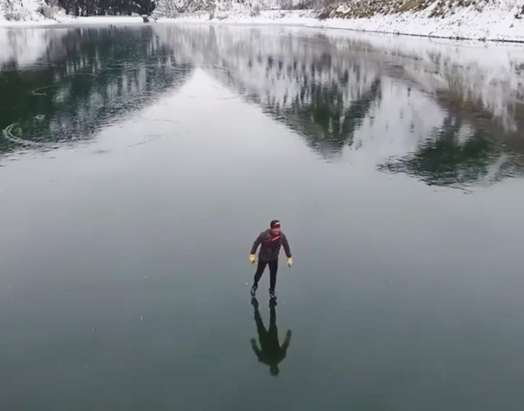 ছবি ধরা পড়েছে জাস্টিন ম্যাকফারল্যান্ড নামে এক ব্যক্তির ড্রোন ক্যামেরায়।