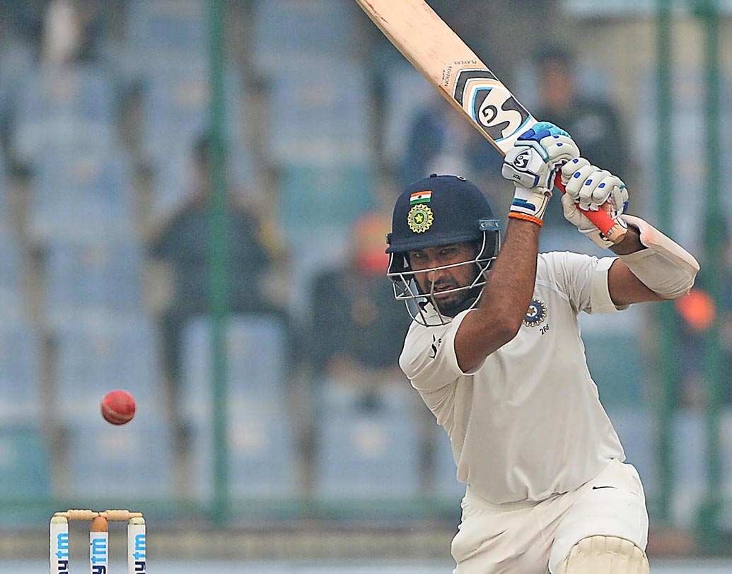 চেতেশ্বর পূজারা: একটা সময় এই জায়গাটি ছিল ‘দ্যা ওয়াল’ রাহুল দ্রাবিড়ের। তৃতীয় স্থানে দ্রাবিড়ের মতোই বহু ম্যাচে ভরসা জুগিয়েছেন পূজারা।