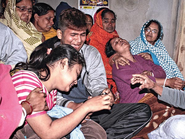 শোক:  নাজিরপুরের বাড়িতে বৃহস্পতিবার। নিজস্ব চিত্র