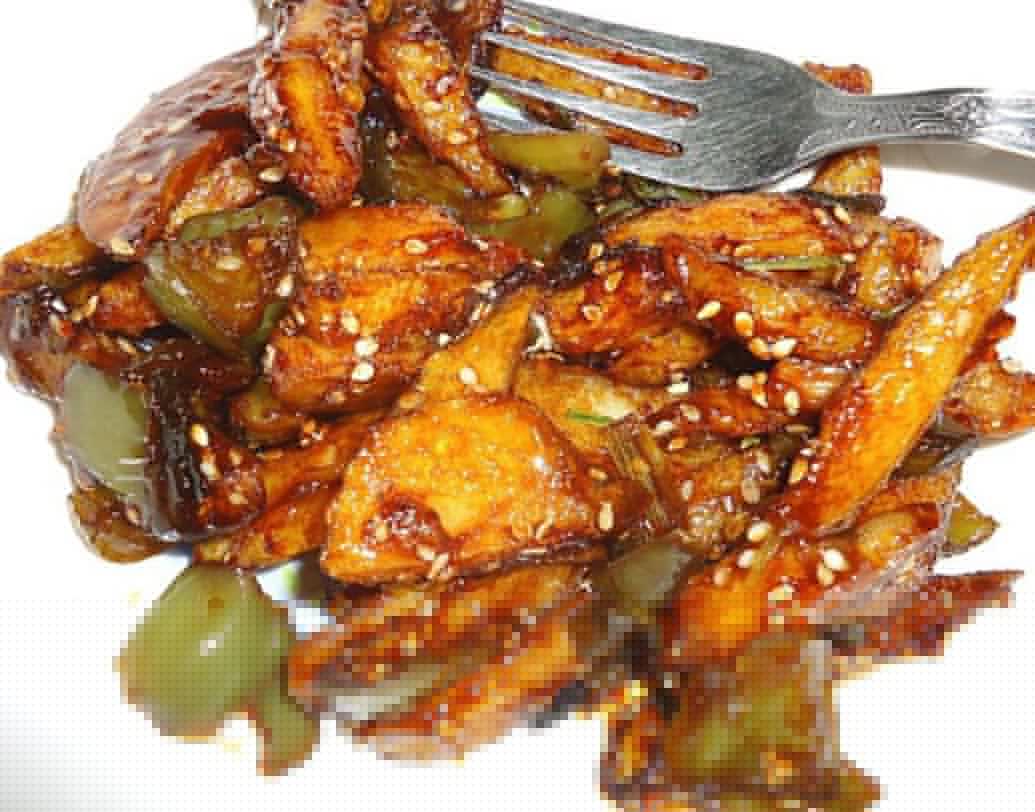 হানি চিলি পোটেটো: এটি খুব পপুলার চাইনিজ স্ন্যাকস। ডিপ ফ্রায়েড আলুর সঙ্গে চিলি সস, মধু, গারলিক সস, ভিনিগার, গোলমরিচ দিয়ে রাঁধা এই ডিশ পার্টির জন্য মন্দ নয়।