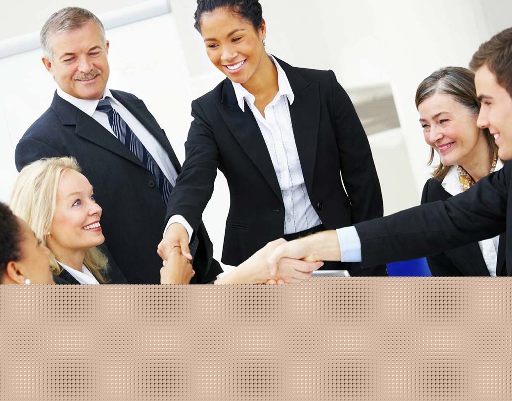 নিজের কাজের সম্পর্কে সহকর্মীদের মতামতের গুরুত্ব দিতে শিখুন। গঠনমূলক সমালোচনা হলে তাতে আপনার উপকারই হবে। এতে সহকর্মীদের সঙ্গে সখ্যতা বাড়ার সঙ্গে সঙ্গে আপনার কাজের কোন দিকগুলোতে উন্নতির প্রয়োজন, তা-ও জানতে পারবেন।