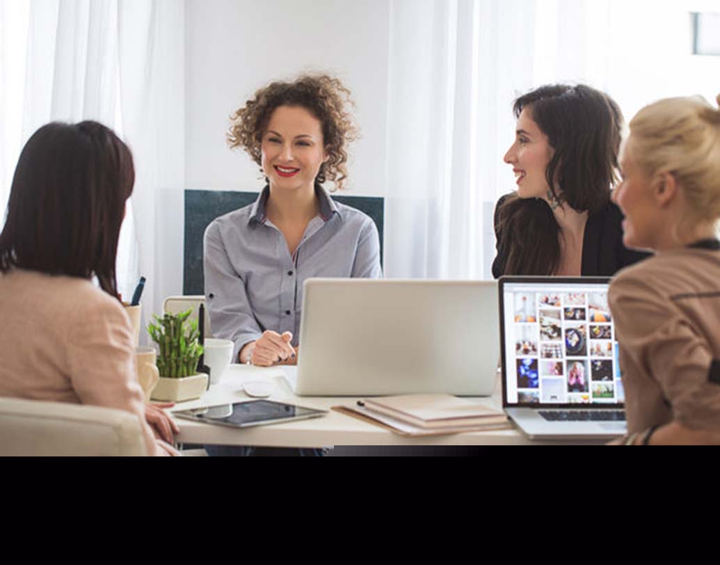 শুধুমাত্র নিজের সুপিরিওর-কেই নয়। সহকর্মীদের প্রতিও কৃতজ্ঞতা দেখান। এতে আপনার প্রতি তাঁদের সম্মান বাড়বে বই কমবে না।