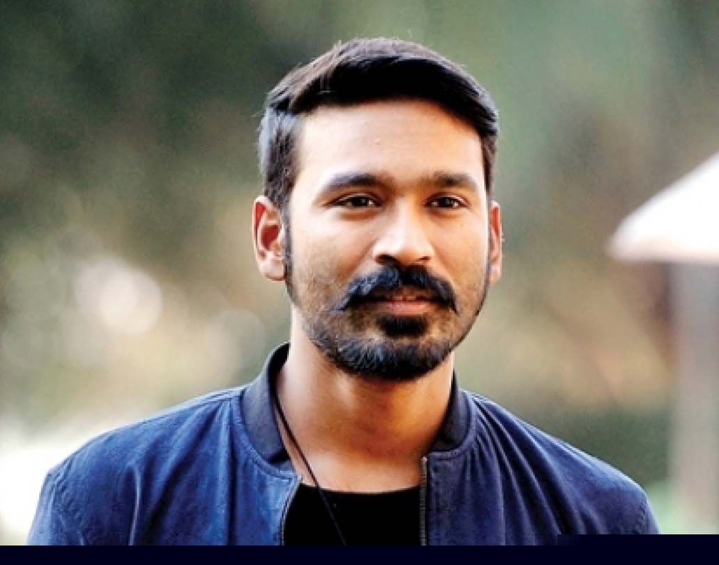 গত বছরই দক্ষিণী ফিল্মের সুপারস্টার ধনুষকে নিজেদের সন্তান বলে দাবি করেছিলেন তামিলনাড়ুর এক দম্পতি। আর কেথারিসন ও কে মীনাক্ষী নামে ওই দম্পতি জানিয়েছিলেন ধনুষ তাঁদের তৃতীয় সন্তান। শিবগঙ্গার থিরপুয়াথুরের একটি স্কুলে একাদশ শ্রেণিতে ভর্তি করার পর সেখান থেকে নাকি পালিয়ে যান ধনুষ। আদালতে বার্থ সার্টিফিকেট এবং ছবি দেখিয়ে মামলা করেছিলেন ওই দম্পতি। যদিও মাদ্রাজ হাইকোর্ট এই মামলা খারিজ করে দেয়।