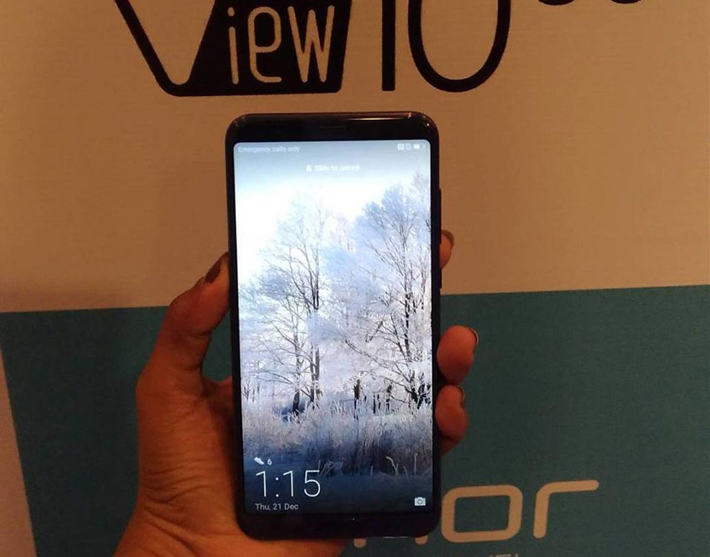 ৫.৯৯ ইঞ্চির ডিসপ্লের এই ফোনে রয়েছে ৬ জিবি র‌্যাম এবং ১২৮ জিবি ইন্টারনাল স্টোরেজ। মাইক্রো-এসডি কার্ডে ফোনের স্টোরেজ বাড়ানো যাবে ২৫৬ জিবি পর্যন্ত।