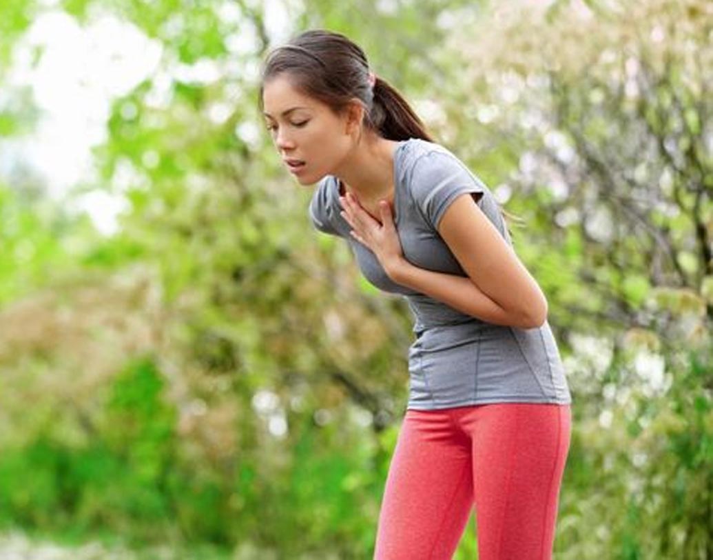 বুকে ব্যথা মানেই হার্ট অ্যাটাক ভেবে নেন অনেকেই। বুকে ব্যথা ছাড়াও নীরবে আসতে পারে হার্ট অ্যাটাক। বুকে ব্যথা ছাড়াও মাথা ঘোরা, শ্বাস-প্রশ্বাসে কষ্ট, গা গোলানোও হতে পারে হার্ট অ্যাটাকের লক্ষণ।