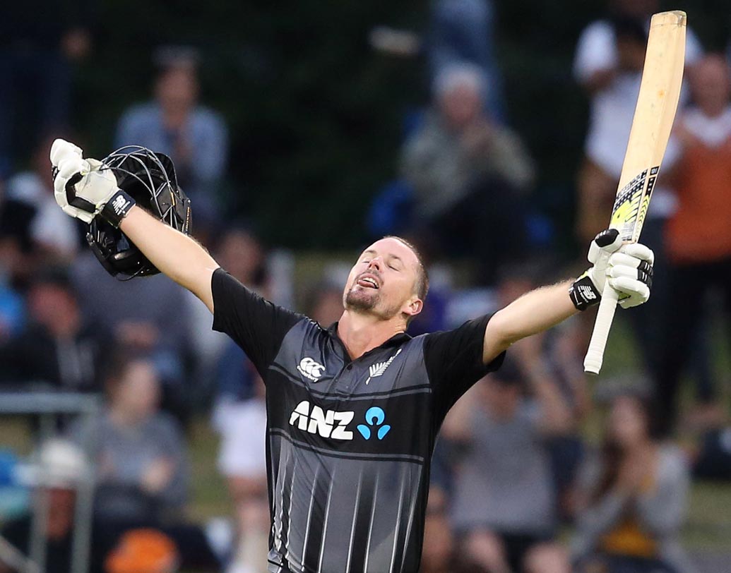 কলিন মুনরো: নিউজিল্যান্ডের অন্যতম নির্ভরযোগ্য ক্রিকেটার কলিন মুনরো। আন্তর্জাতিক টি২০ ক্রিকেটে এক মাত্র মুনরোরই তিনটি শতরান আছে। আসন্ন নিলামে কলিনের যে দাম চড়বে তা এক প্রকার নিশ্চিত।