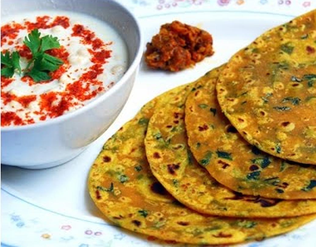 থেপলা: ভিটামিন বি কমপ্লেক্স ও ফাইবারে পরিপূর্ণ থেপলা খেতেও দারুণ সুস্বাদু। গাজর, পালংয়ের মতো সব্জি আরও পুষ্টিকর করে তোলে থেপলা। মৌরি থাকায় ক্যালসিয়াম ও ম্যাগনেশিয়ামও পাওয়া যায় থেপলা থেকে।