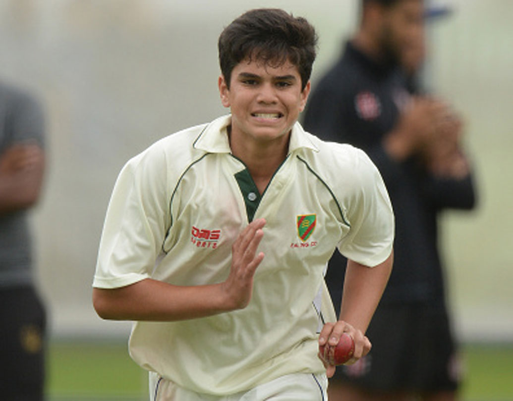 অর্জুন তেন্ডুলকর: সচিন পুত্র অর্জুন। খুবই উচ্চ প্রত্যাশা তাঁকে ঘিরে থাকে। বাঁ হাতে বল করেন। ব্যাটিং হাতটাও বেশ। বাবার সম্মান কতটা রাখতে পারবেন সেটাই দেখার।