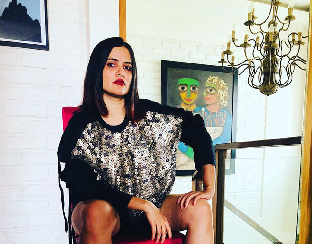 সোনা মহাপাত্র: গায়ক কৈলাস খেরের বিরুদ্ধে যৌন নিগ্রহ নিয়ে মুখ খুলেছেন ‘অম্বরসরিয়া’ গায়িকা। কৈলাস ও তাঁর ব্যান্ডের এক সঙ্গে পারফর্ম করার কথা নিয়েই আলোচনা ছিল দু’জনের।