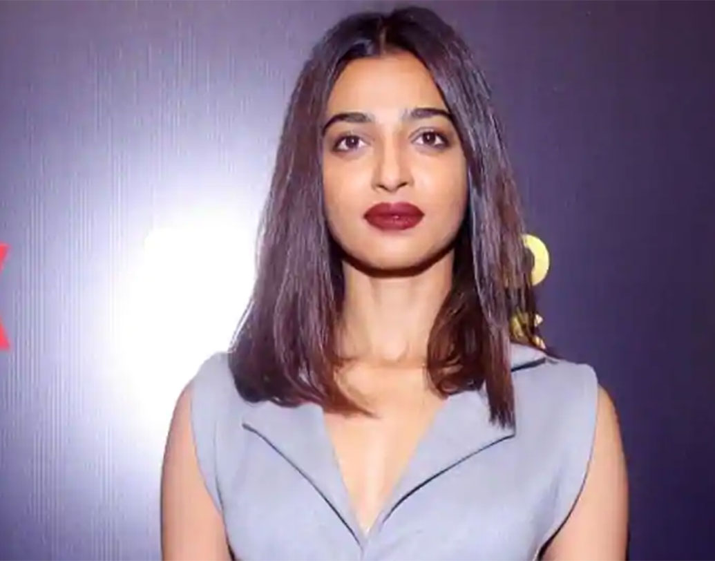 রাধিকা আপ্টে: যৌন নিগ্রহের শিকার হয়েছিলেন তিনিও। ‘‘কিছু ব্যক্তি বলিউডে ক্ষমতাকে ব্যবহার করে, নিজেদের ভগবান মনে করে। আবার মহিলাদের নিগ্রহ করে,’’ এমনটাই বলেছিলেন তিনি।