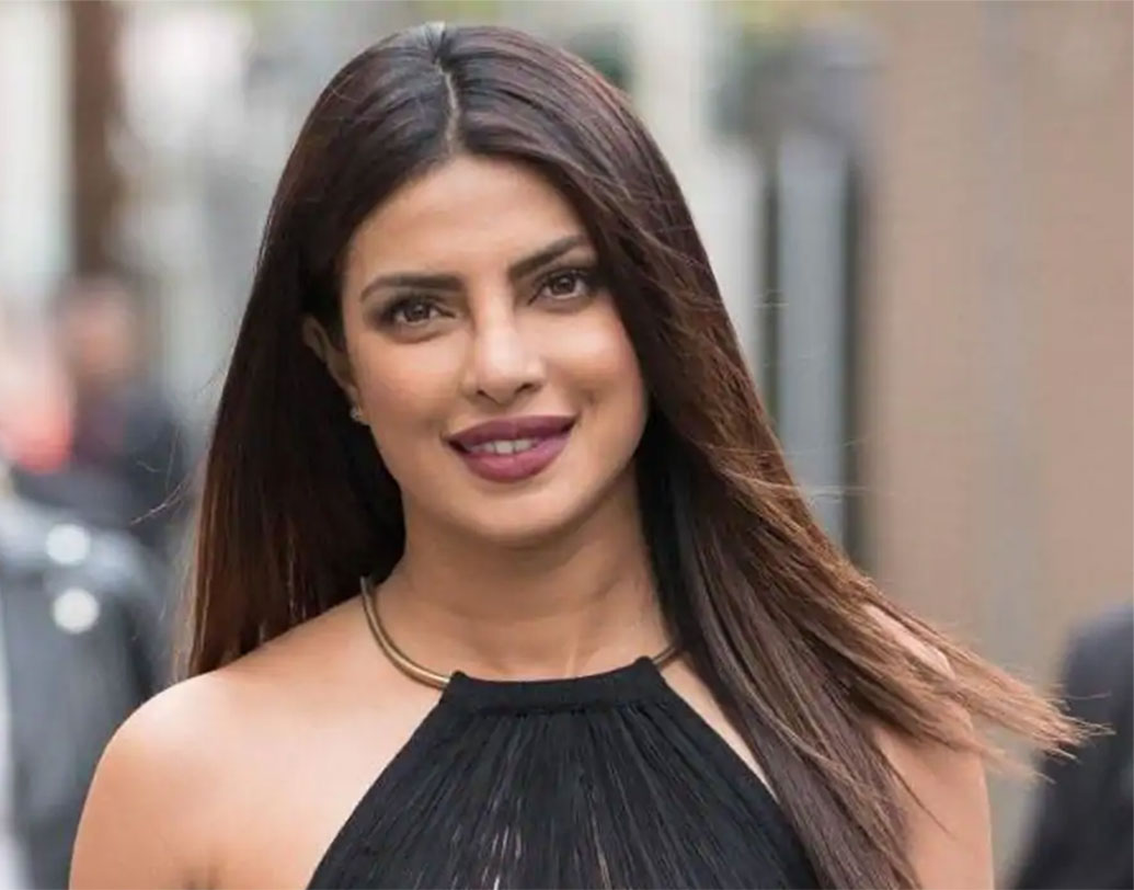 প্রিয়ঙ্কা চোপড়া: হলিউড পরিচালক হার্ভে ওয়েনস্টেইনের বিরুদ্ধে একের পর যৌন নিগ্রহের অভিযোগ আনেন। পিগি চপস তখনই বলেছিলেন, বলিউডেও এরকম ব্যক্তিরা রয়েছেন। শুধু হলিউডে নয়।