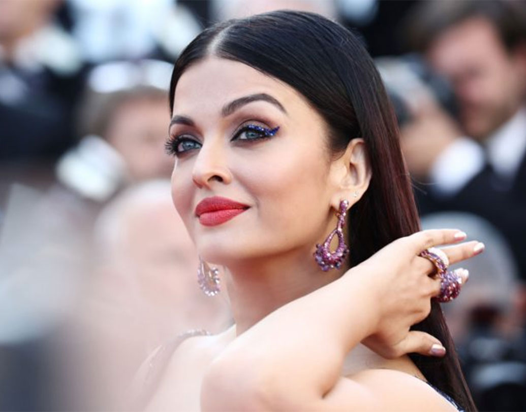 ঐশ্বর্য রাই: সলমন খান মারধর করতেন ঐশ্বর্যাকে। সম্পর্কে থাকাকালীন নিগ্রহের শিকার হয়েছিলেন ঐশ্বর্যাও, অনেক বার বলেছেন অভিনেত্রী।