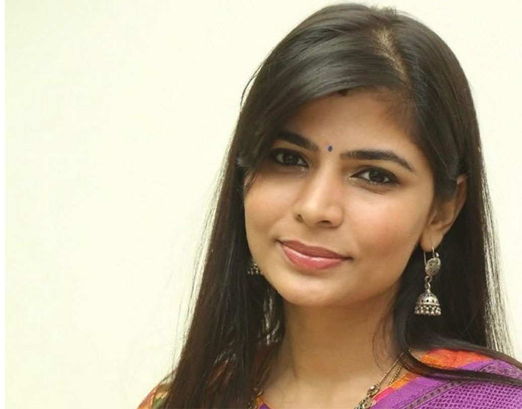 চিন্ময়ী শ্রীপদ্দা: এই গায়িকা অভিযোগ করেছেন বিখ্যাত কবি ও গীতিকার ভৈরামুথুর বিরুদ্ধে। যৌন নিগ্রহের অভিযোগ এনেছেন তিনিও।