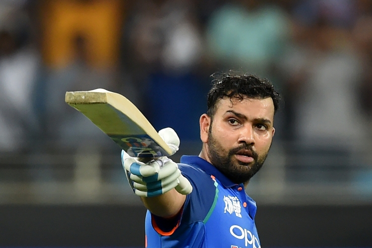 রোহিত শর্মা হলেন ওপেনিংয়ের ভরসা। ম্যাচ-উইনার। বড় ইনিংস খেলার ক্ষমতা ধরেন। নিতে পারেন বড় শট। চুরমার করতে পারেন যে কোনও বোলিং আক্রমণকে। সেজন্যই অপরিহার্য। ওভারের ফরম্যাটে তিনি দলের সহ-অধিনায়ক। সদ্য এশিয়া কাপজয়ী অধিনায়ক। আইপিএলে দু’মাসের ধকলের পর বিশ্বকাপে তরতাজা থাকা অসম্ভব।