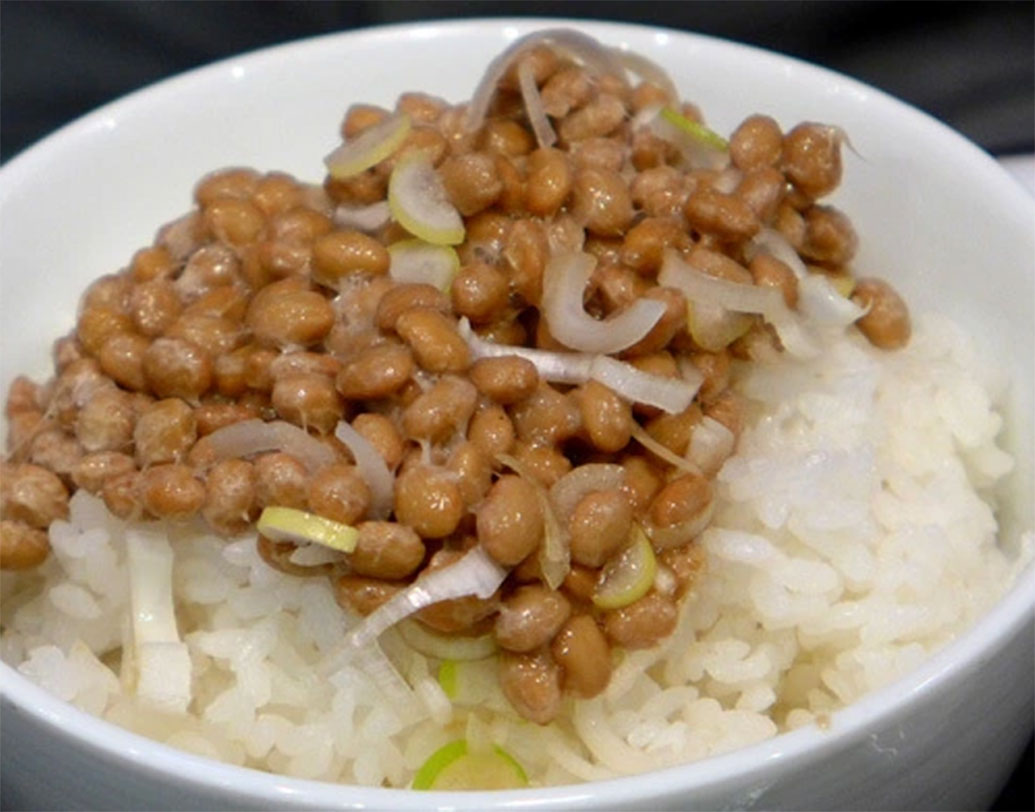 নাটো: জাপানের স্যুপে থাকে পচা সয়াবিন, গেঁজিয়ে ওঠা সয়াবিন (ফারমেনটেড) দিয়েই তৈরি হয় এটি। রয়েছে সংগ্রহশালায়।