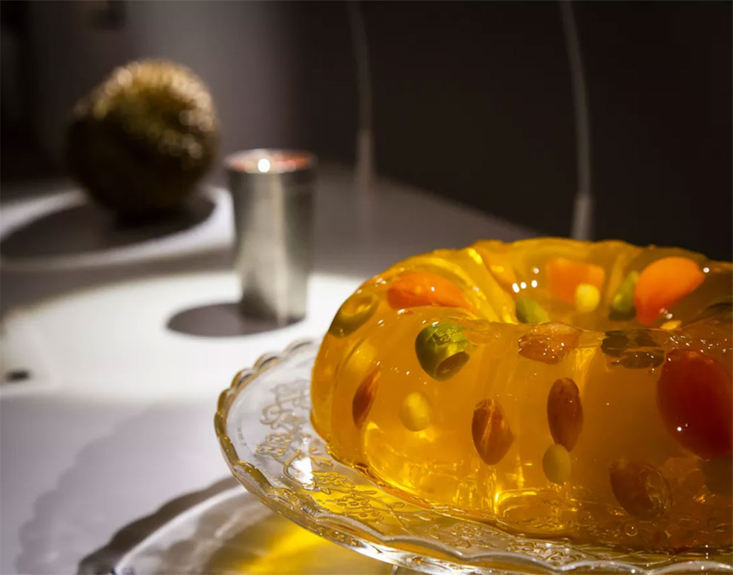 জেল-ও-স্যালাড: আমেরিকার খাবার এটি। এটি নাকি তিতকুটে আঠার মতো।