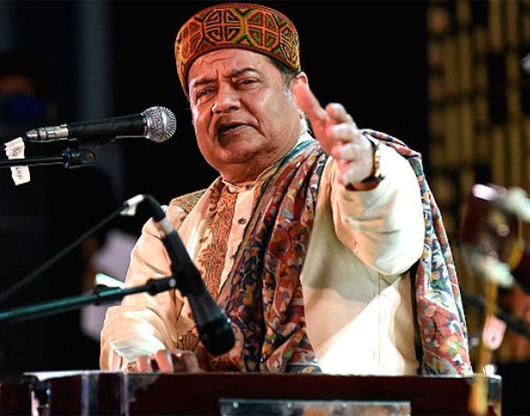 শ্রোতা বা ইভেন্ট ম্যানেজমেন্টের লোকজনদের তাতে নাকি খুব একটা আপত্তি নেই। কিন্তু কত পারিশ্রমিক নিচ্ছেন এই শিল্পী?