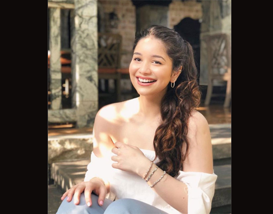 সোশ্যাল মিডিয়ায় শ্রীদেবী কন্যা জাহ্নবী কপূরের চেয়েও বেশি জনপ্রিয় সারা, এমনটাই বলছেন অনেকে।