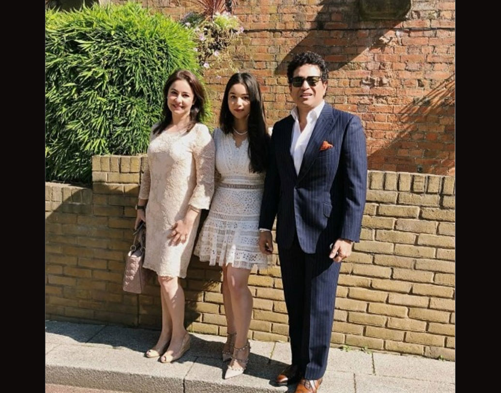 মা-বাবাই সারার সবচেয়ে ভাল বন্ধু এমনটাই বলেন তিনি।